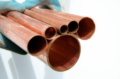 Plumber in Apache Junction Arizona with copper pipe for a re-pipe